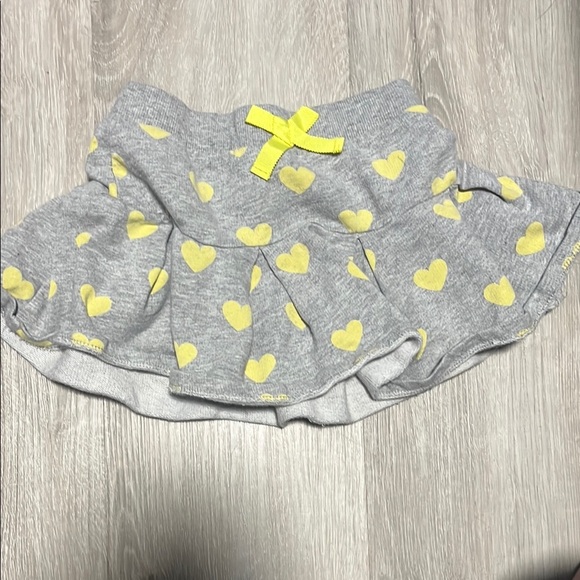 4/$30 Gray Skirt with Yellow Hearts - Picture 1 of 1